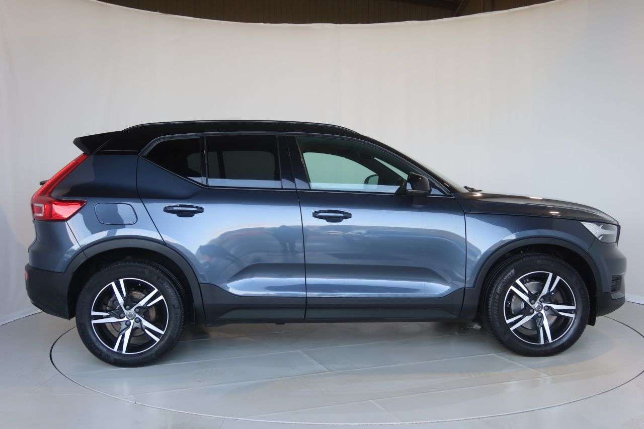 2021 VOLVO XC40 2021 VOLVO XC40