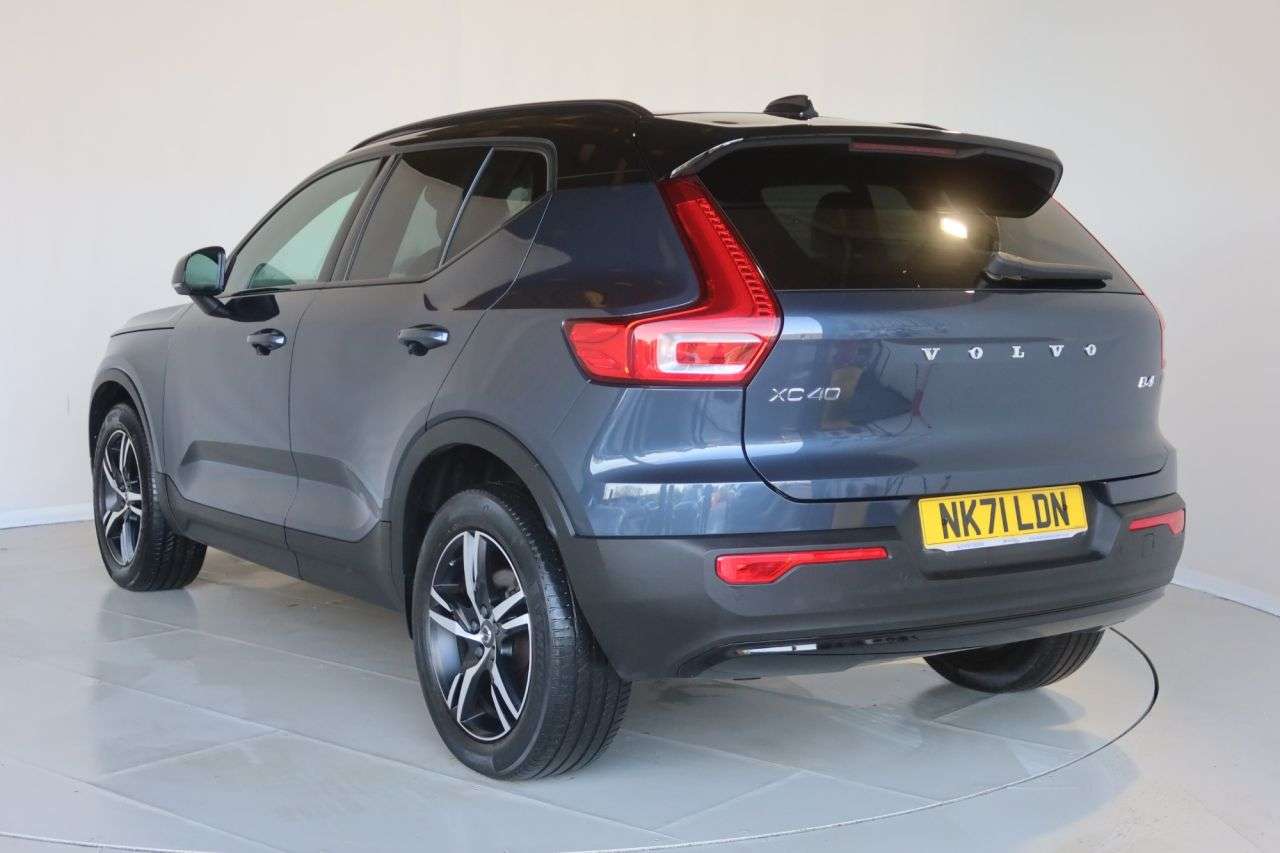 2021 VOLVO XC40 2021 VOLVO XC40