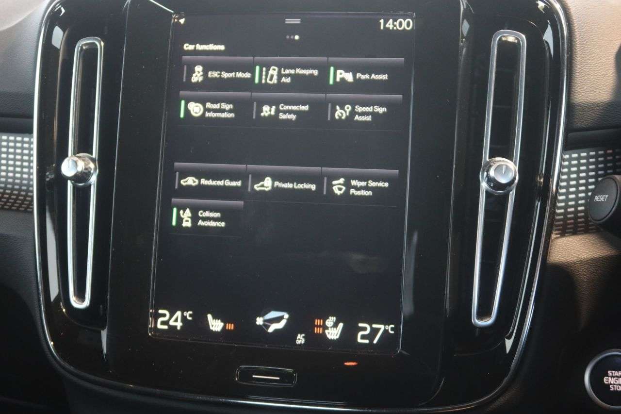 2021 VOLVO XC40 2021 VOLVO XC40