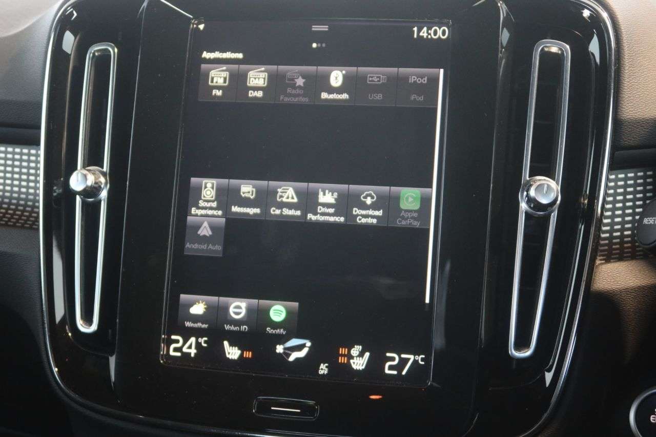 2021 VOLVO XC40 2021 VOLVO XC40