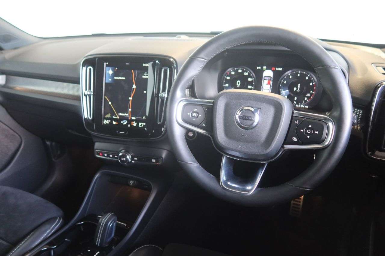 2021 VOLVO XC40 2021 VOLVO XC40