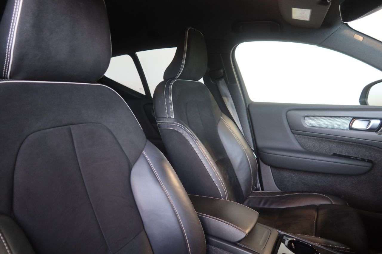 2021 VOLVO XC40 2021 VOLVO XC40