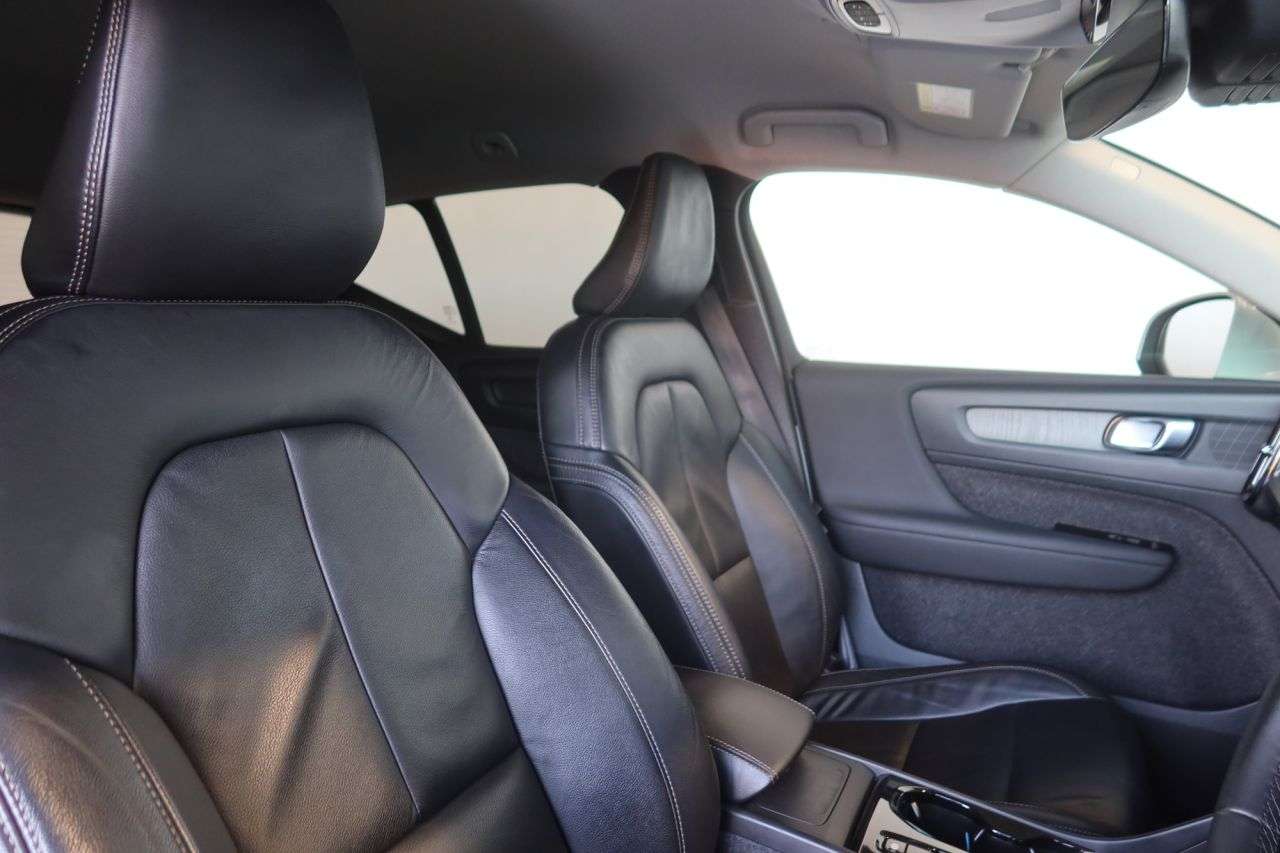 2021 VOLVO XC40 2021 VOLVO XC40