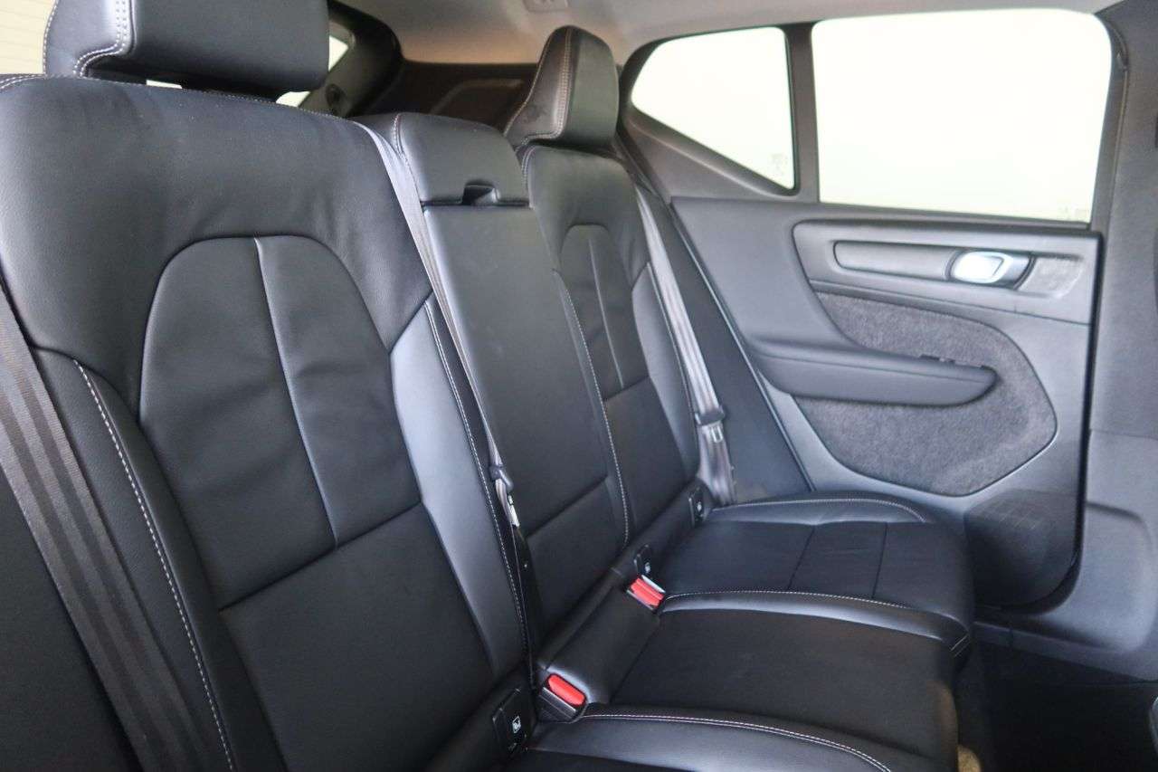 2021 VOLVO XC40 2021 VOLVO XC40