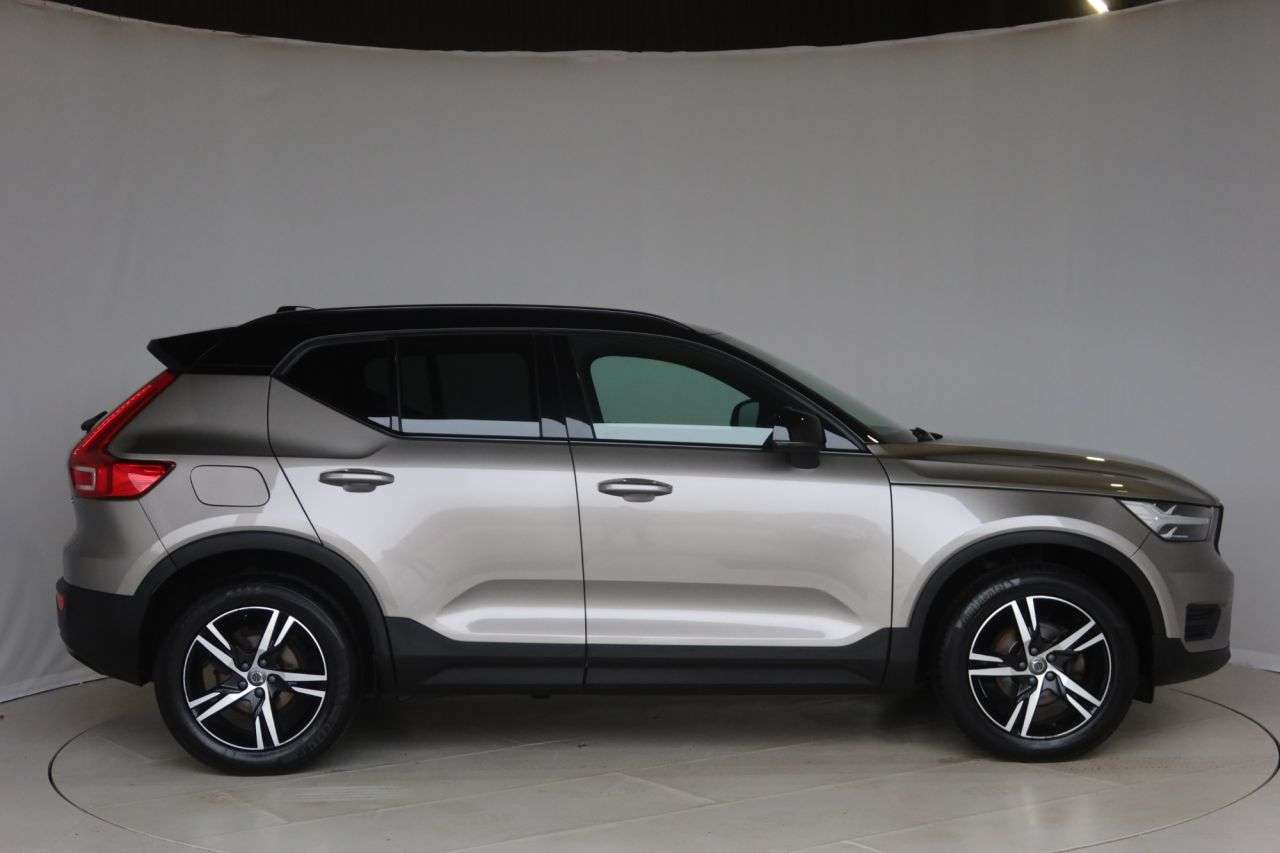 2021 VOLVO XC40 2021 VOLVO XC40