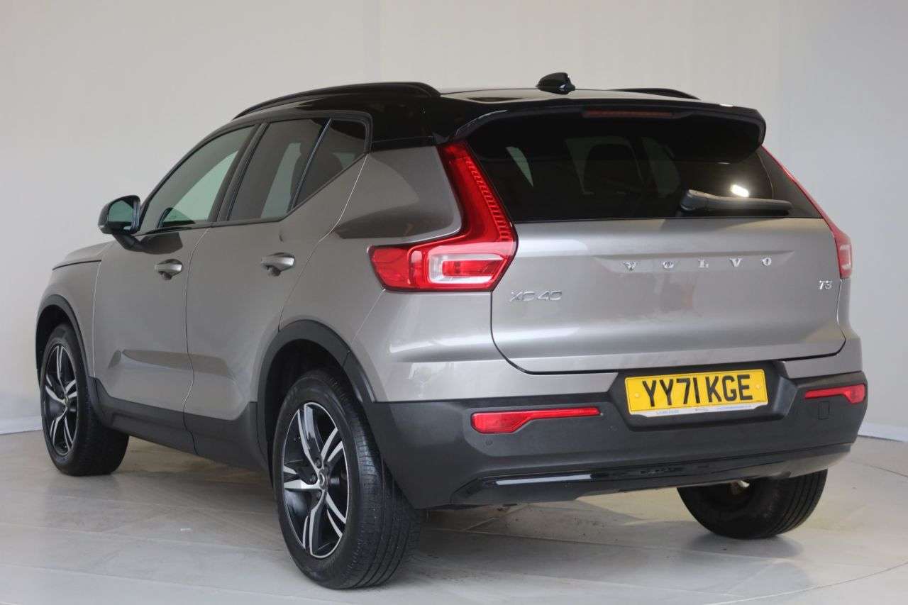 2021 VOLVO XC40 2021 VOLVO XC40