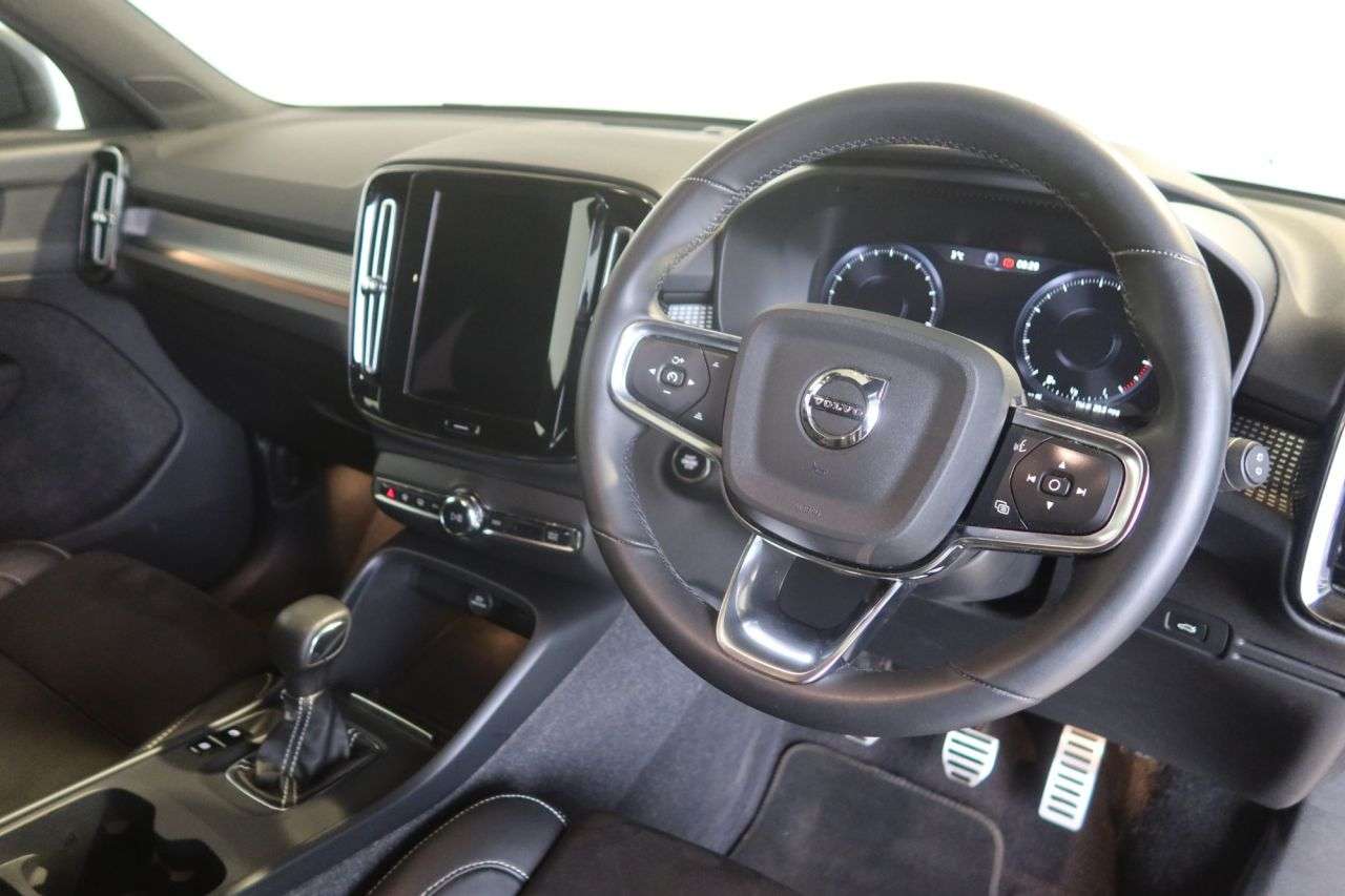 2021 VOLVO XC40 2021 VOLVO XC40