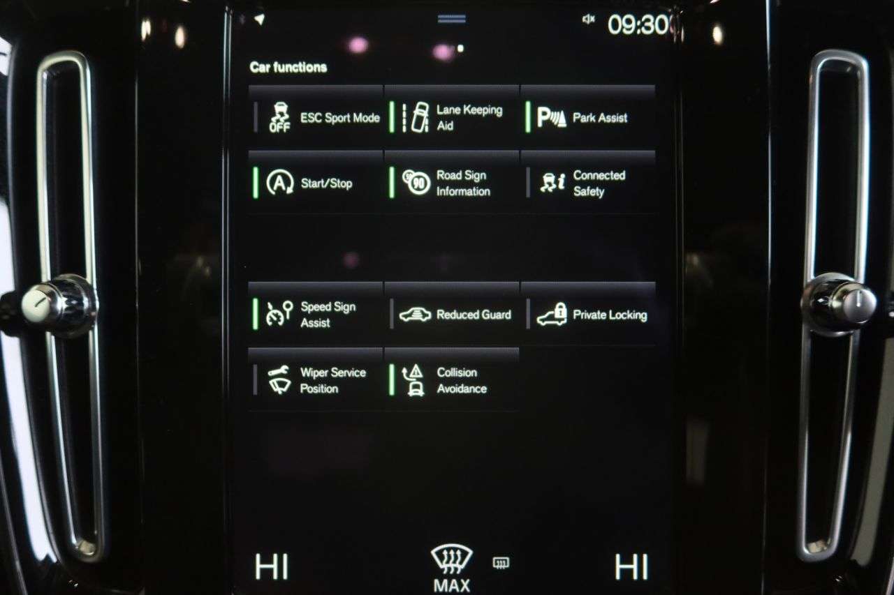 2021 VOLVO XC40 2021 VOLVO XC40