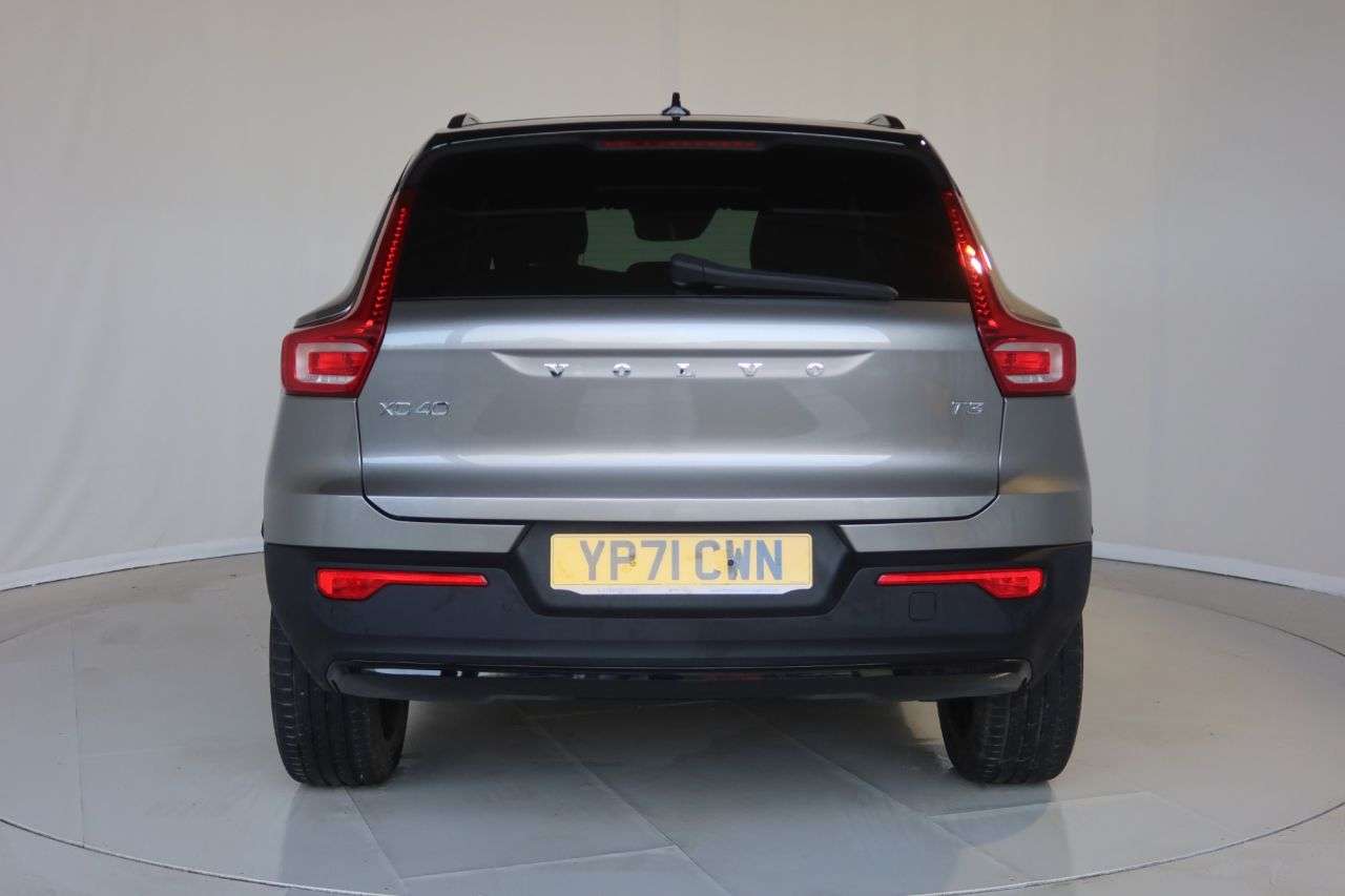 2021 VOLVO XC40 2021 VOLVO XC40