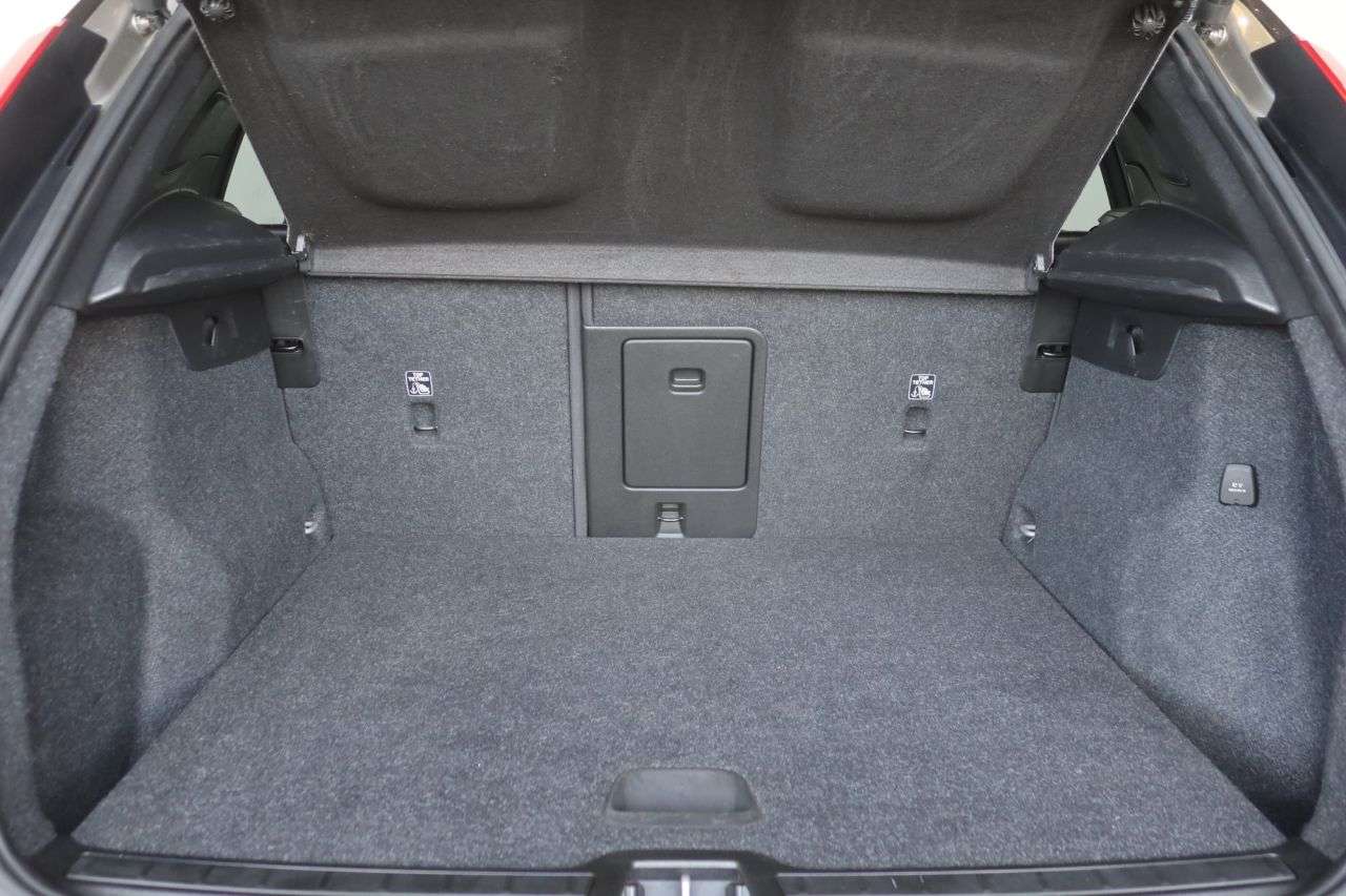 2021 VOLVO XC40 2021 VOLVO XC40