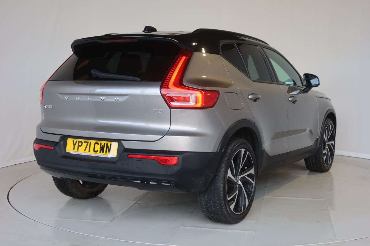 2021 VOLVO XC40 2021 VOLVO XC40