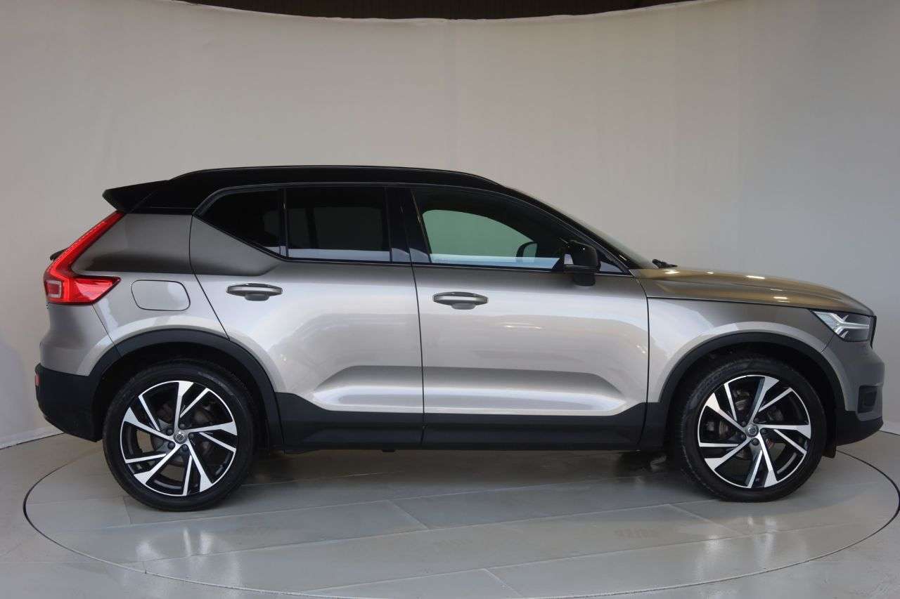 A 2021 VOLVO XC40 1.5 T3 R-Design Pro SUV 5dr Petrol Auto Euro 6 (s/s) (163 ps) FREE 24 MONTH A 2021 VOLVO XC40 1.5 T3 R-Design Pro SUV 5dr Petrol Auto Euro 6 (s/s) (163 ps) FREE 24 MONTH