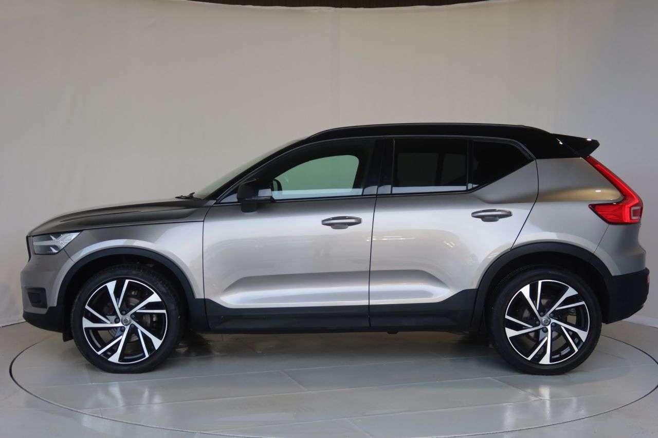 2021 VOLVO XC40 2021 VOLVO XC40