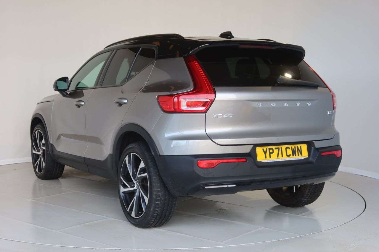 2021 VOLVO XC40 2021 VOLVO XC40
