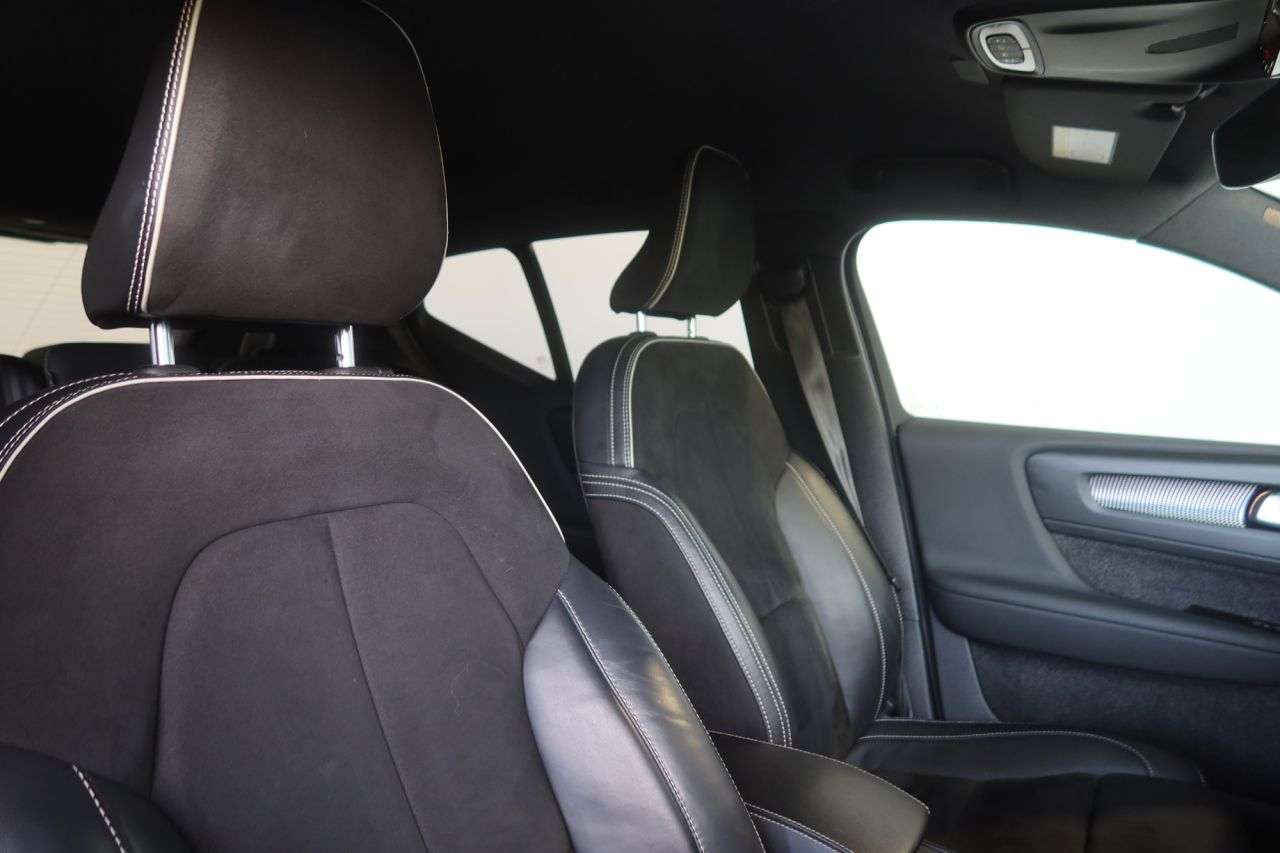 2021 VOLVO XC40 2021 VOLVO XC40