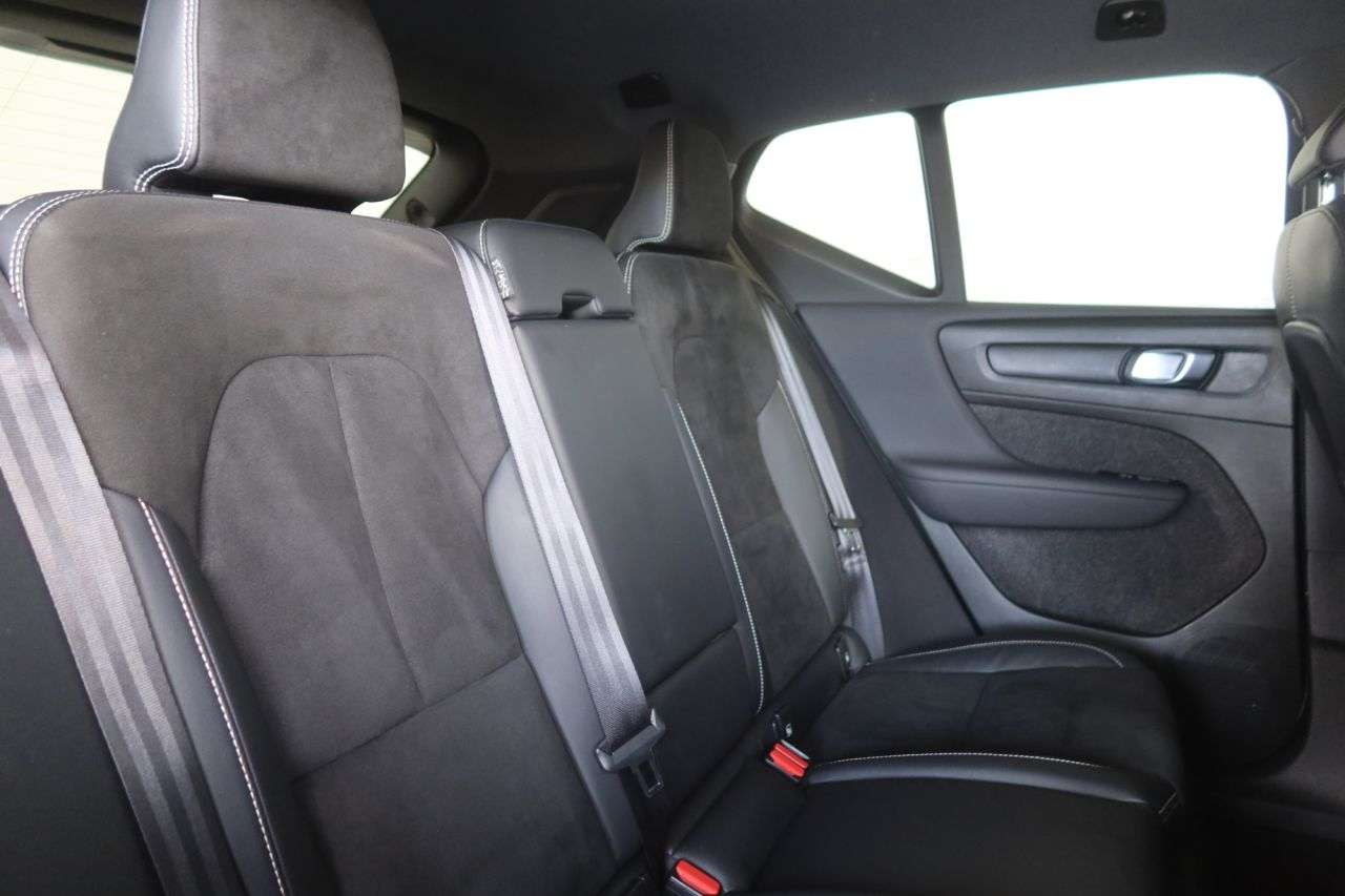 2021 VOLVO XC40 2021 VOLVO XC40