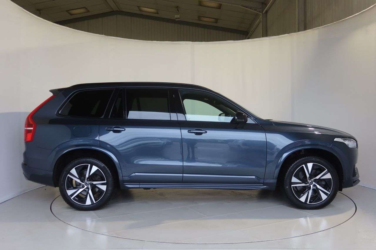 A 2021 VOLVO XC90 2.0h T8 Twin Engine Recharge 11.6kWh R-Design SUV 5dr Petrol Plug-in Hybrid A 2021 VOLVO XC90 2.0h T8 Twin Engine Recharge 11.6kWh R-Design SUV 5dr Petrol Plug-in Hybrid