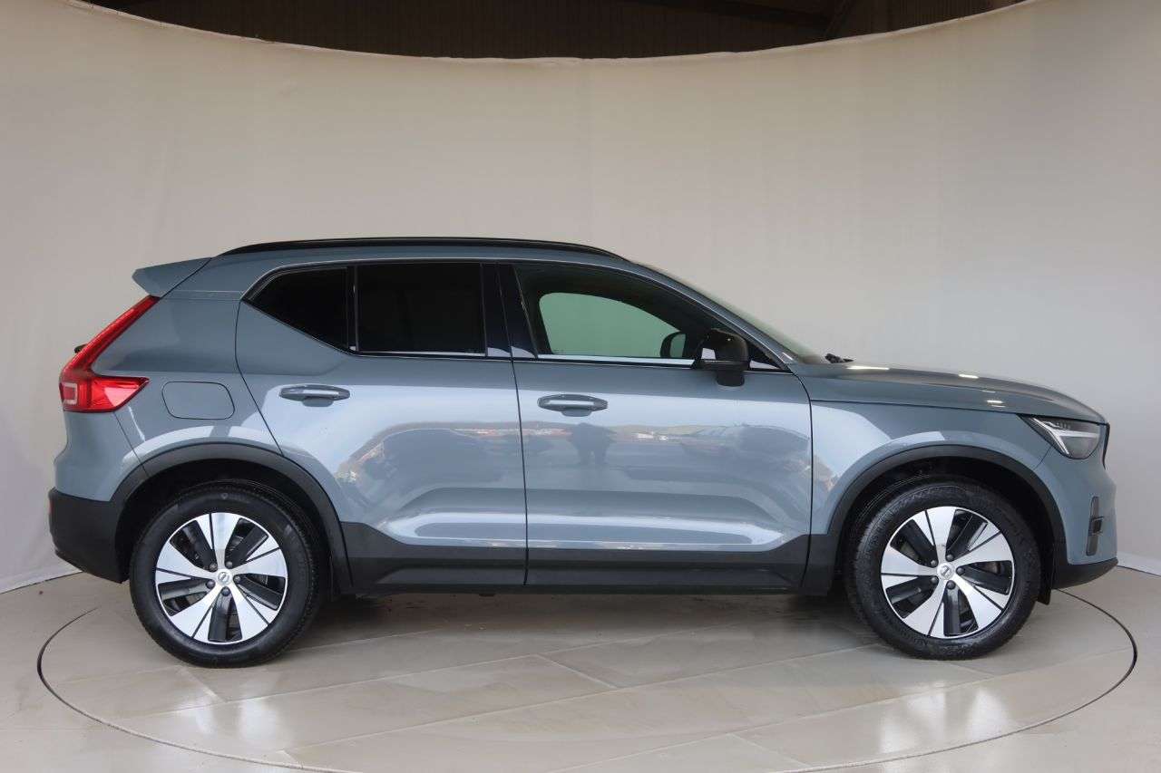 A 2022 VOLVO XC40 1.5h T4 Recharge 10.7kWh Plus SUV 5dr Petrol Plug-in Hybrid Auto Euro 6 (s/ A 2022 VOLVO XC40 1.5h T4 Recharge 10.7kWh Plus SUV 5dr Petrol Plug-in Hybrid Auto Euro 6 (s/