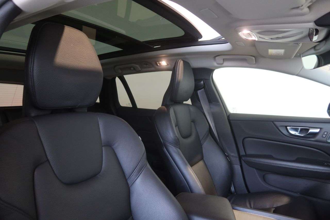 2021 VOLVO V60 CROSS COUNTRY 2021 VOLVO V60 CROSS COUNTRY