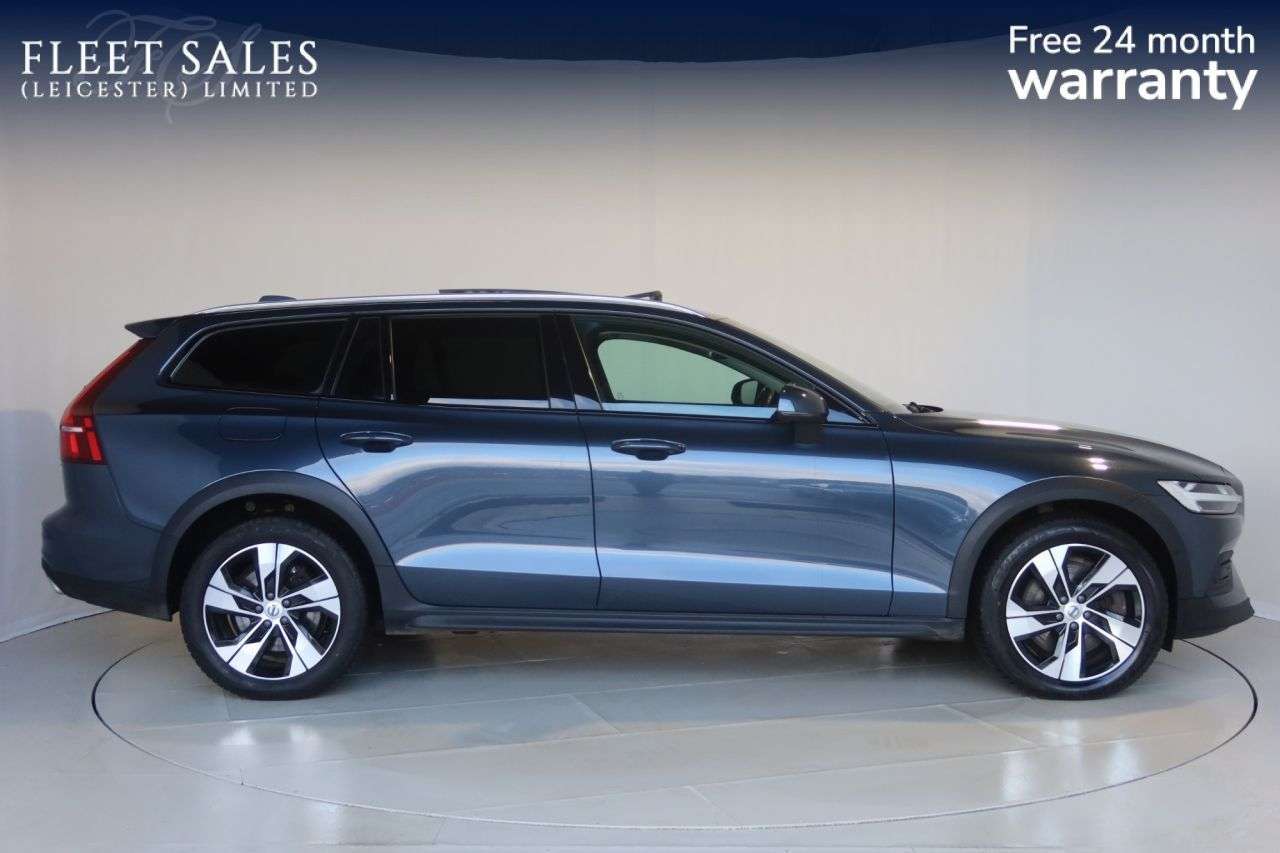 A 2021 VOLVO V60 CROSS COUNTRY 2.0 B4 MHEV Estate 5dr Diesel Hybrid Auto AWD Euro 6 (s/s) (197 ps) REAR CA A 2021 VOLVO V60 CROSS COUNTRY 2.0 B4 MHEV Estate 5dr Diesel Hybrid Auto AWD Euro 6 (s/s) (197 ps) REAR CA
