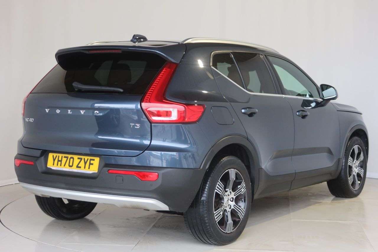 2020 VOLVO XC40 2020 VOLVO XC40