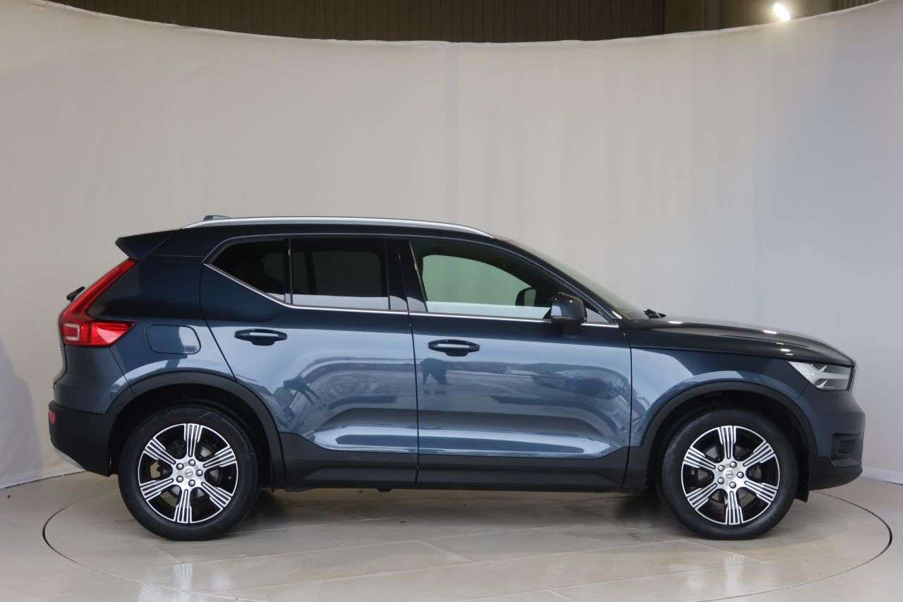 2020 VOLVO XC40 2020 VOLVO XC40