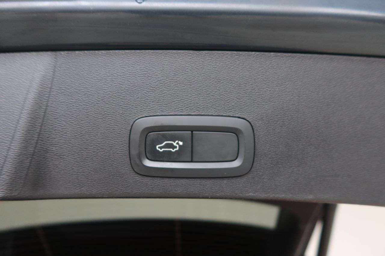 2020 VOLVO XC40 2020 VOLVO XC40