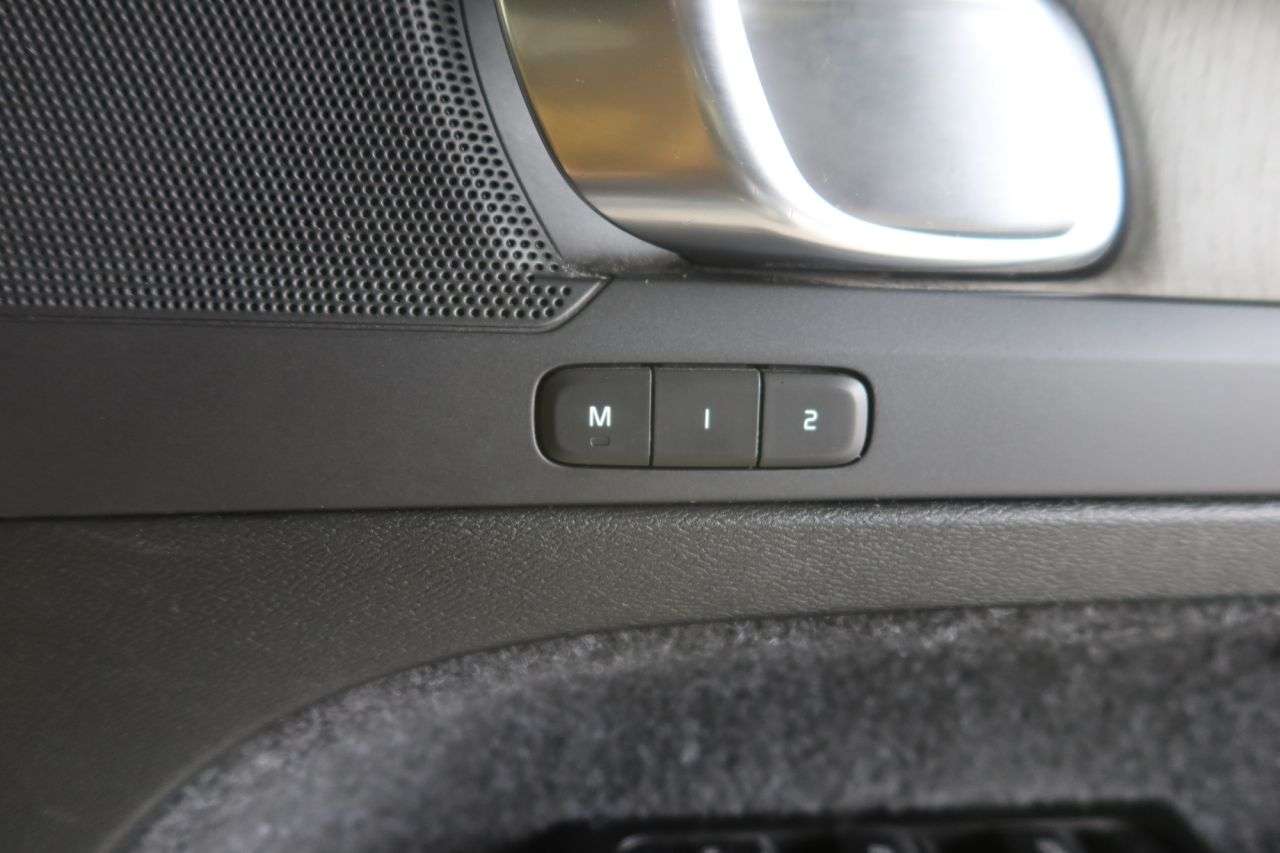 2020 VOLVO XC40 2020 VOLVO XC40