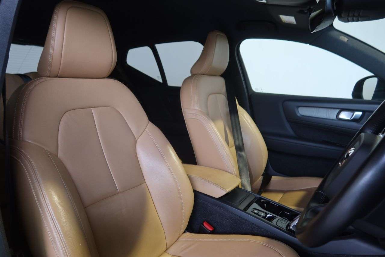 2020 VOLVO XC40 2020 VOLVO XC40