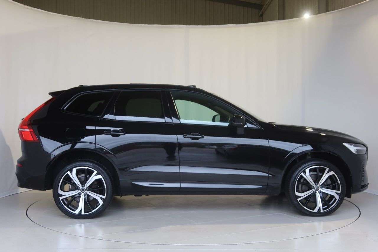 A 2022 VOLVO XC60 2.0h T8 Recharge 18.8kWh R-Design Pro SUV 5dr Petrol Plug-in Hybrid Auto AW A 2022 VOLVO XC60 2.0h T8 Recharge 18.8kWh R-Design Pro SUV 5dr Petrol Plug-in Hybrid Auto AW