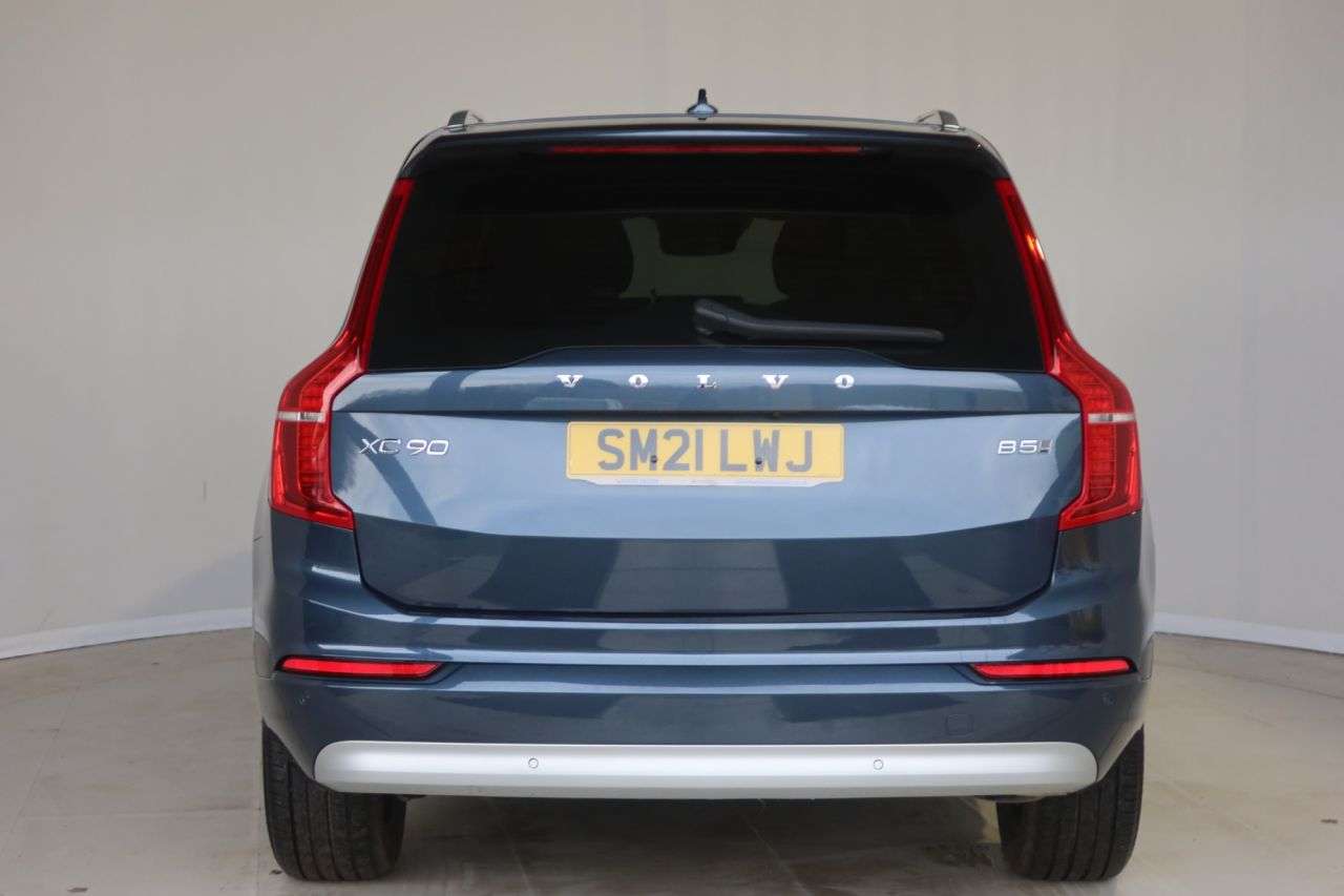 A 2021 VOLVO XC90 2.0 B5 MHEV Momentum SUV 5dr Diesel Hybrid Auto 4WD Euro 6 (s/s) (235 ps) H A 2021 VOLVO XC90 2.0 B5 MHEV Momentum SUV 5dr Diesel Hybrid Auto 4WD Euro 6 (s/s) (235 ps) H