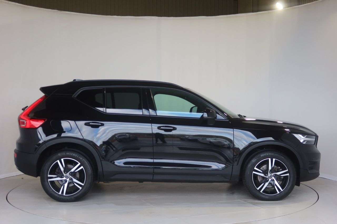A 2021 VOLVO XC40 2.0 B4 MHEV R-Design SUV 5dr Petrol Hybrid Auto Euro 6 (s/s) (197 ps) FULL A 2021 VOLVO XC40 2.0 B4 MHEV R-Design SUV 5dr Petrol Hybrid Auto Euro 6 (s/s) (197 ps) FULL