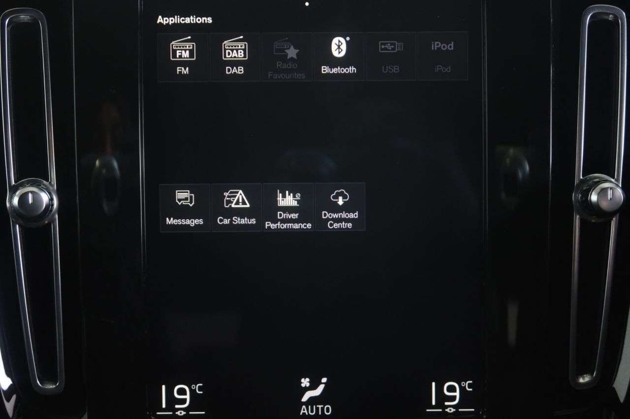 2021 VOLVO XC40 2021 VOLVO XC40