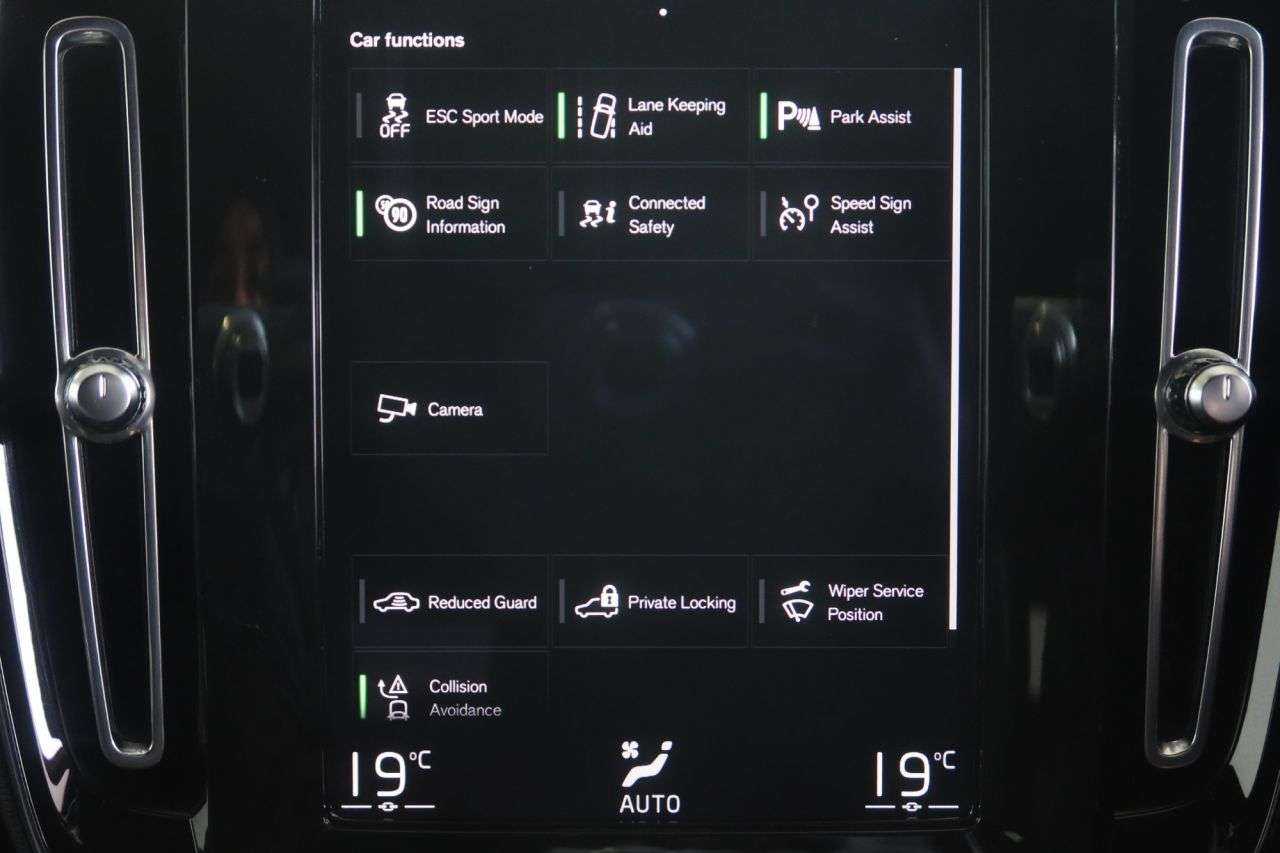 2021 VOLVO XC40 2021 VOLVO XC40