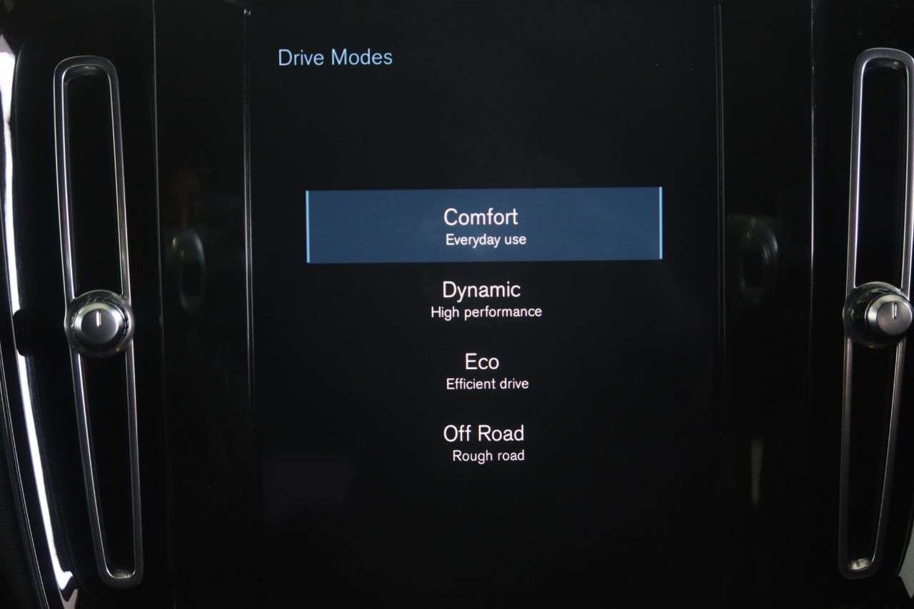 2021 VOLVO XC40 2021 VOLVO XC40