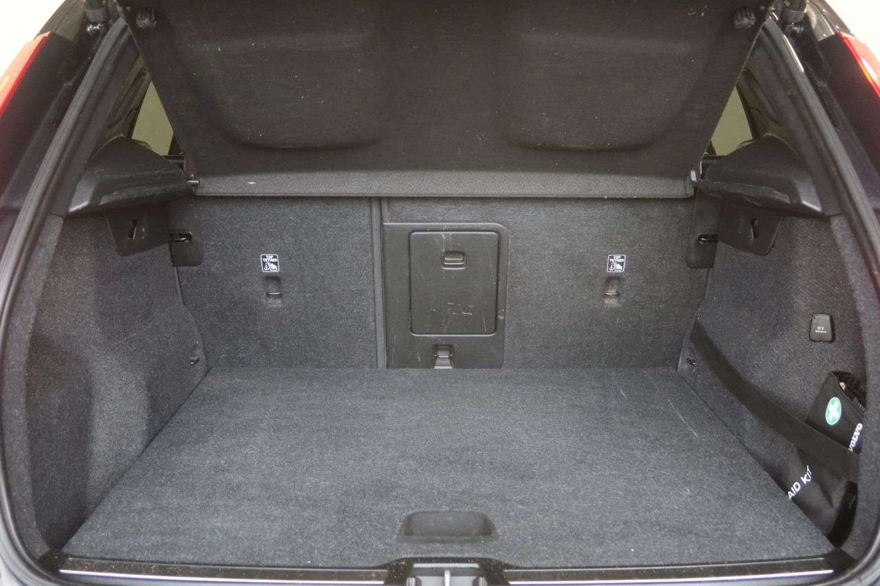 2020 VOLVO XC40 2020 VOLVO XC40