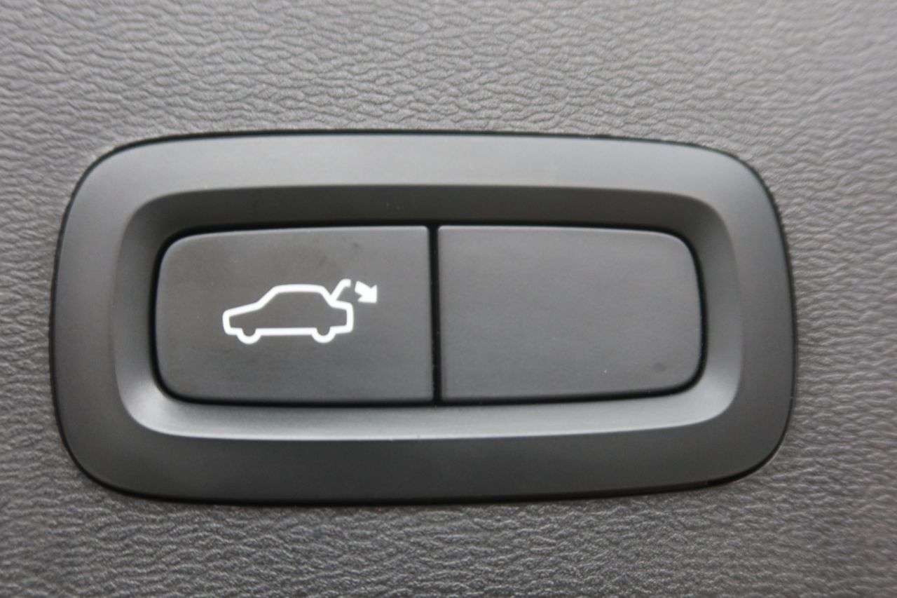 2020 VOLVO XC40 2020 VOLVO XC40