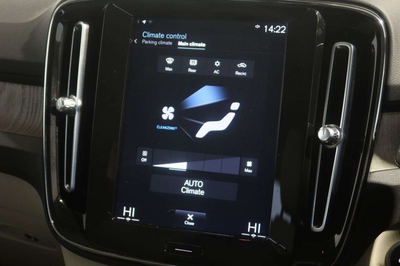 2020 VOLVO XC40 2020 VOLVO XC40