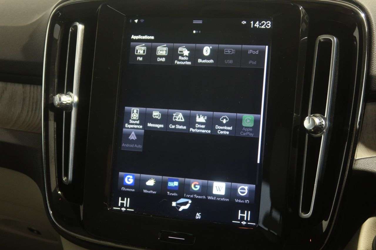 2020 VOLVO XC40 2020 VOLVO XC40