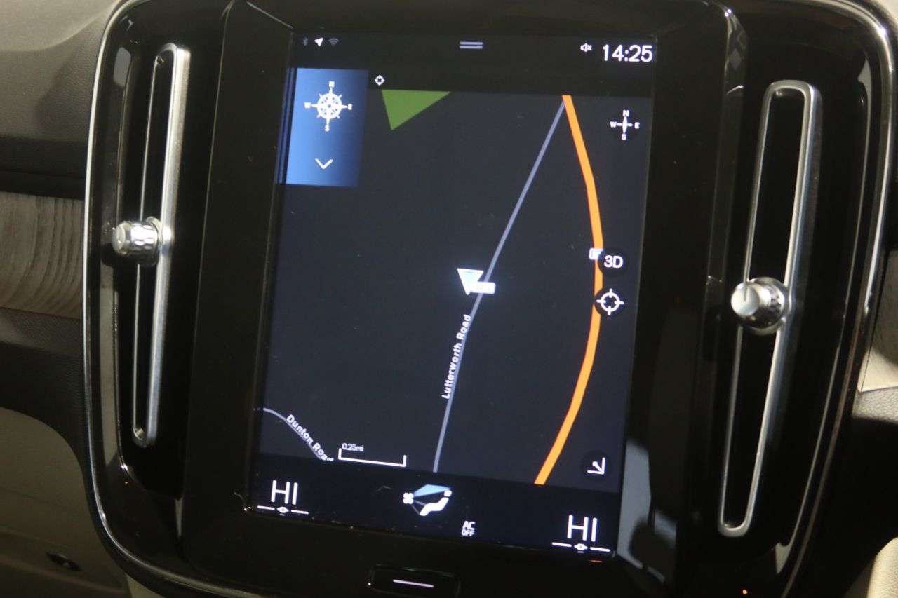 2020 VOLVO XC40 2020 VOLVO XC40