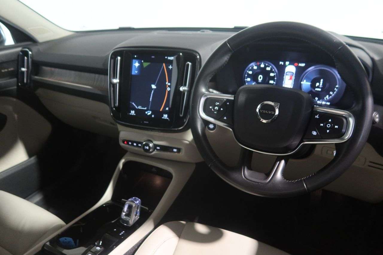 2020 VOLVO XC40 2020 VOLVO XC40