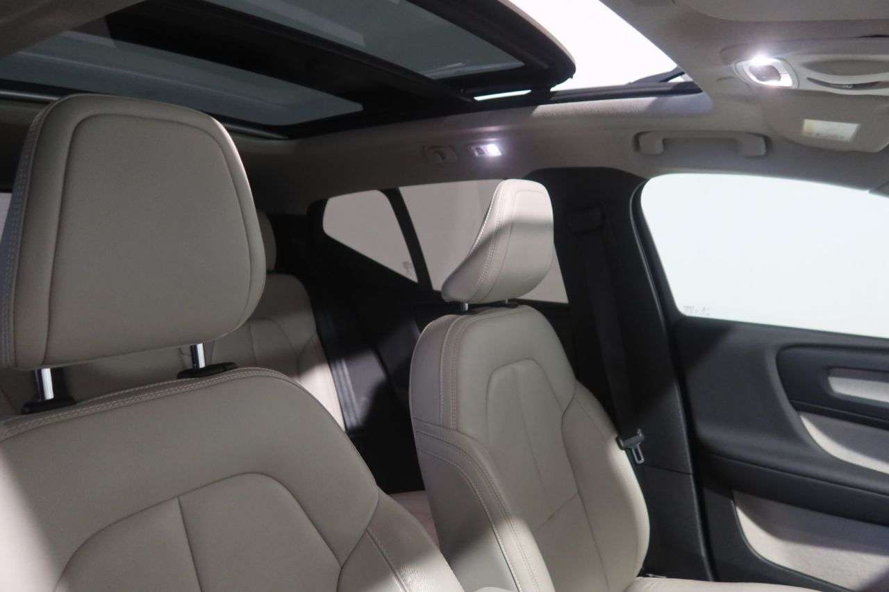 2020 VOLVO XC40 2020 VOLVO XC40