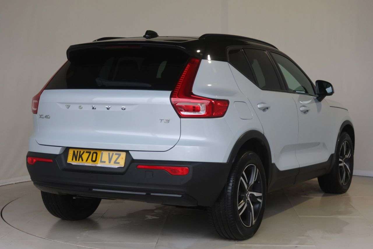 2020 VOLVO XC40 2020 VOLVO XC40