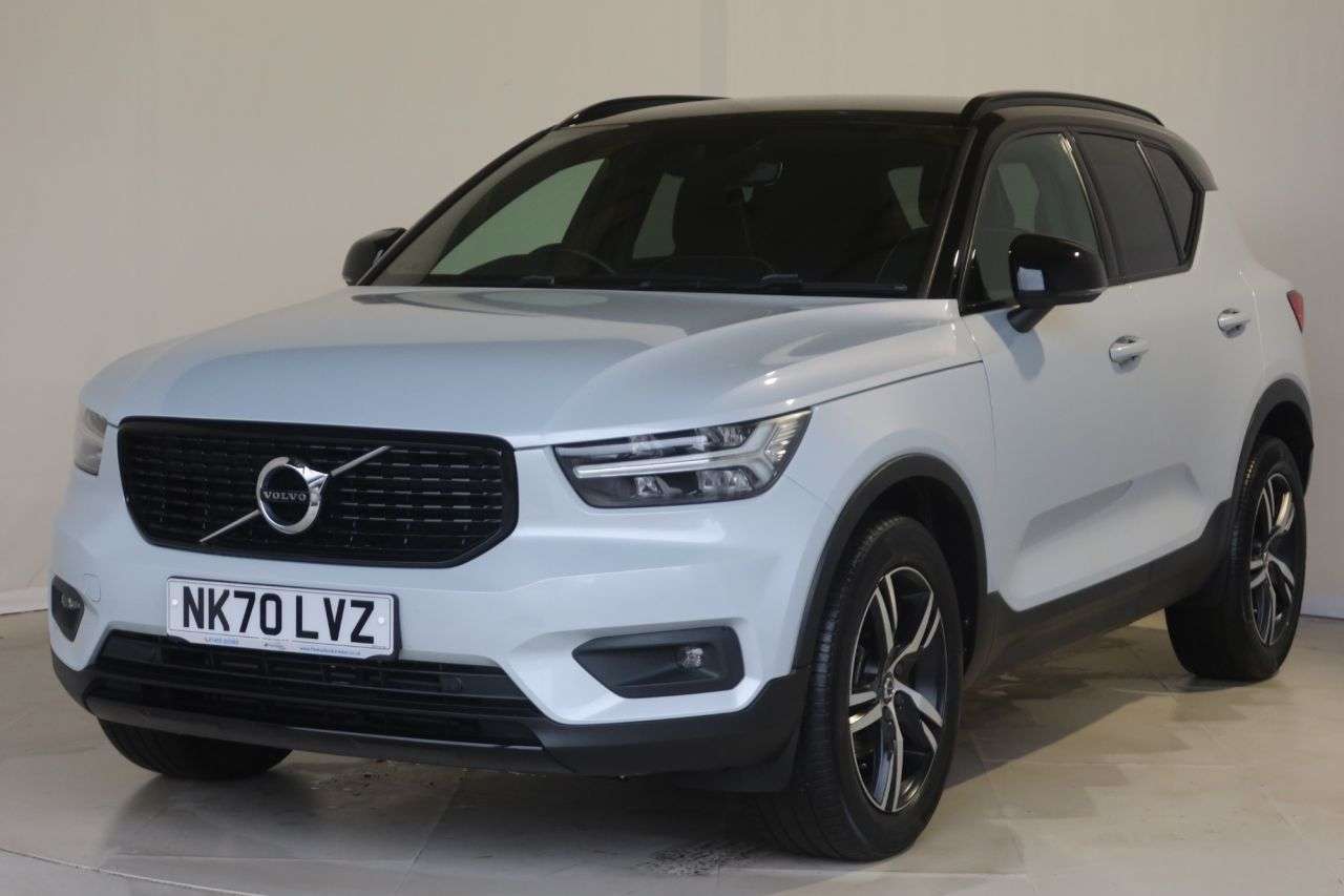 A 2020 VOLVO XC40 1.5 T3 R-Design SUV 5dr Petrol Auto Euro 6 (s/s) (163 ps) SATELLITE NAVIGAT A 2020 VOLVO XC40 1.5 T3 R-Design SUV 5dr Petrol Auto Euro 6 (s/s) (163 ps) SATELLITE NAVIGAT