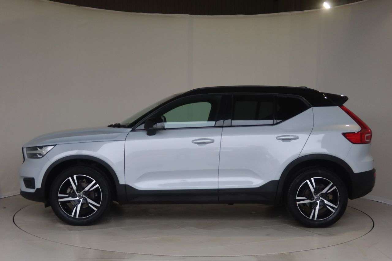 2020 VOLVO XC40 2020 VOLVO XC40