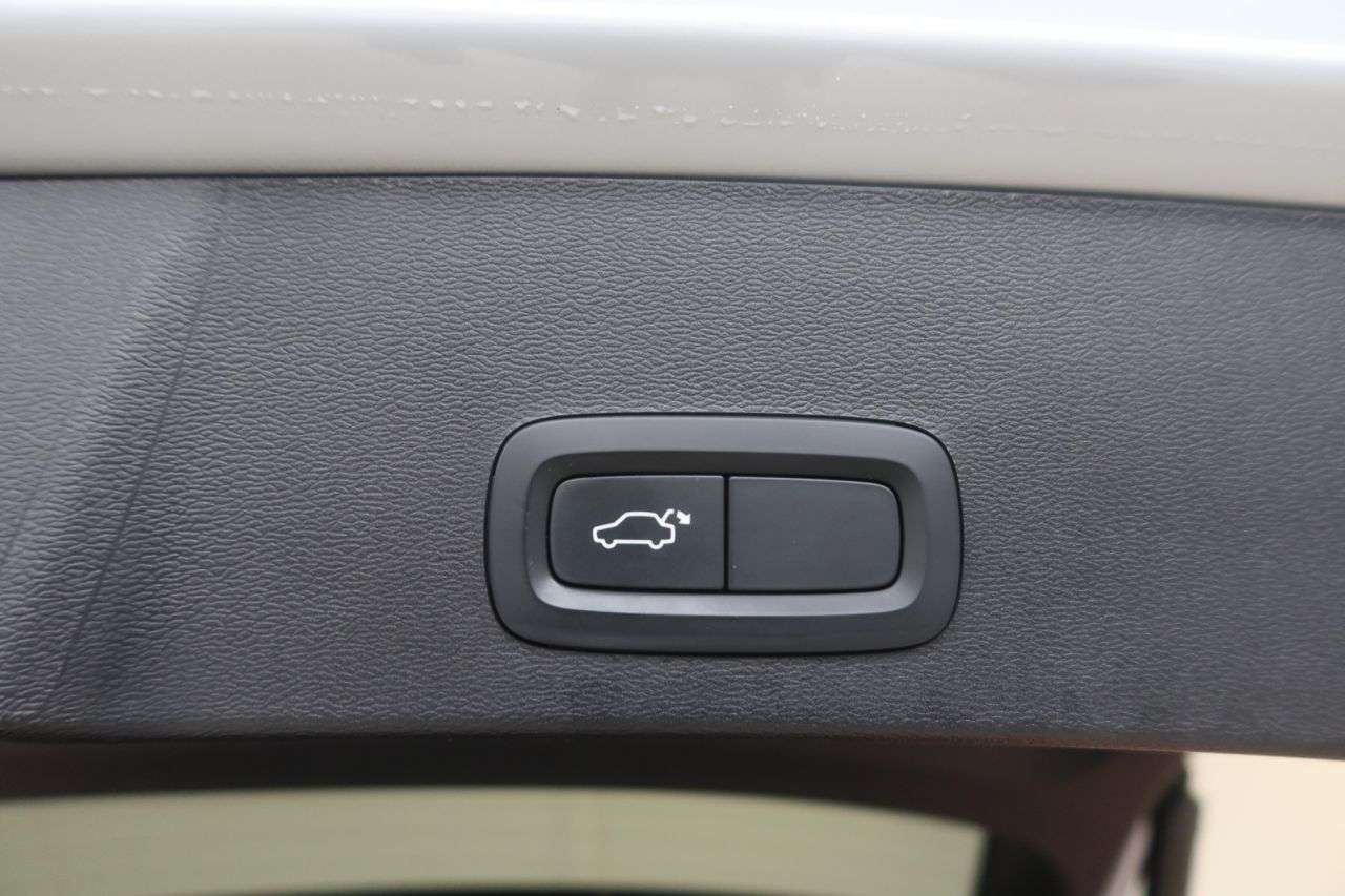 2020 VOLVO XC40 2020 VOLVO XC40