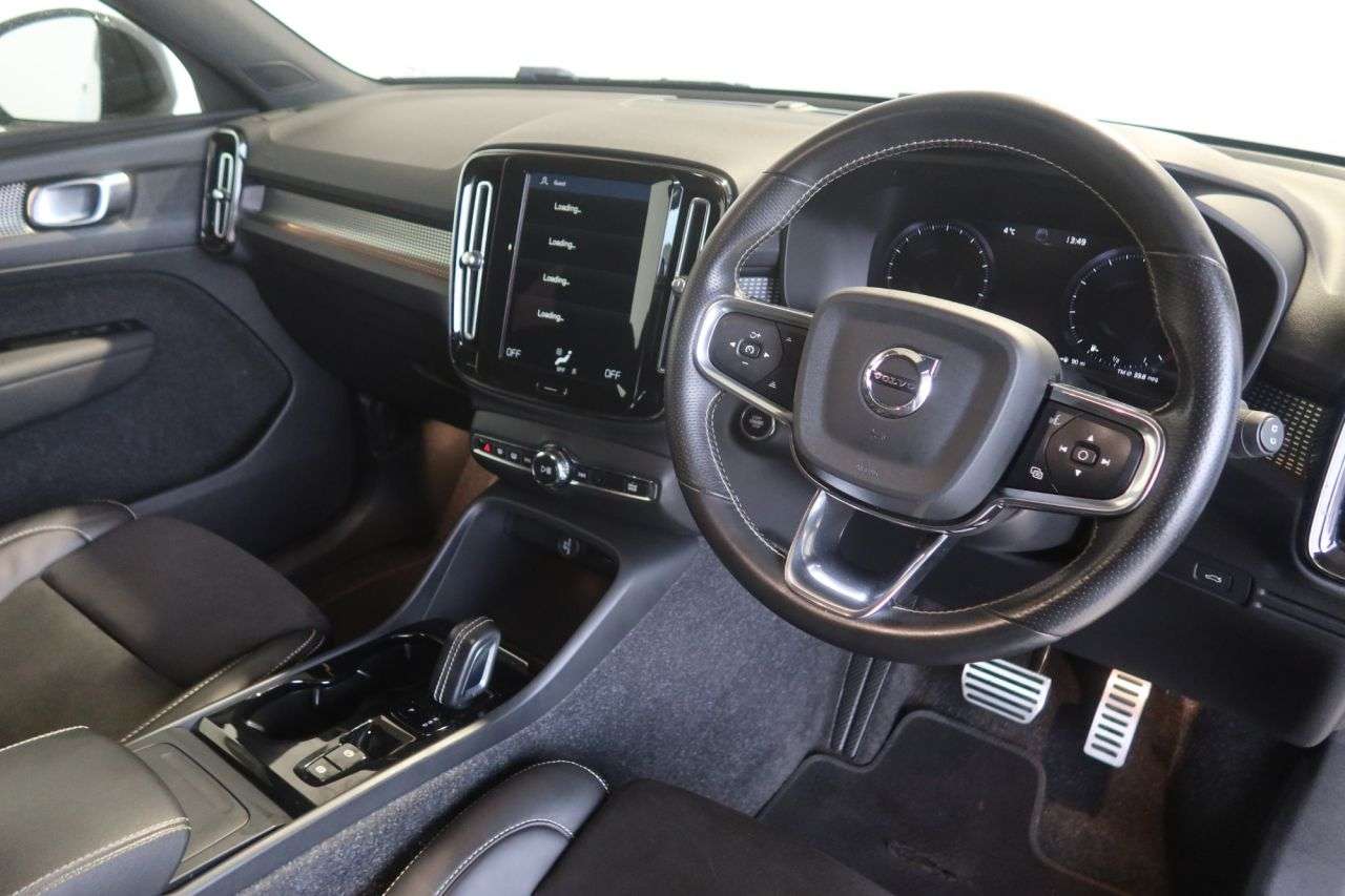 2020 VOLVO XC40 2020 VOLVO XC40