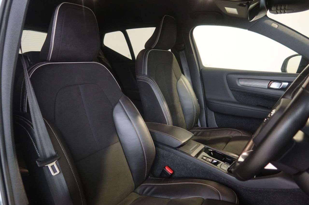 2020 VOLVO XC40 2020 VOLVO XC40