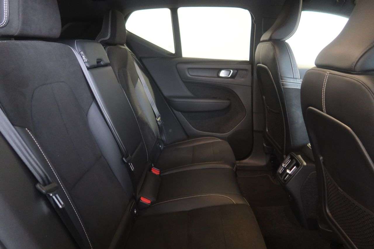 2020 VOLVO XC40 2020 VOLVO XC40