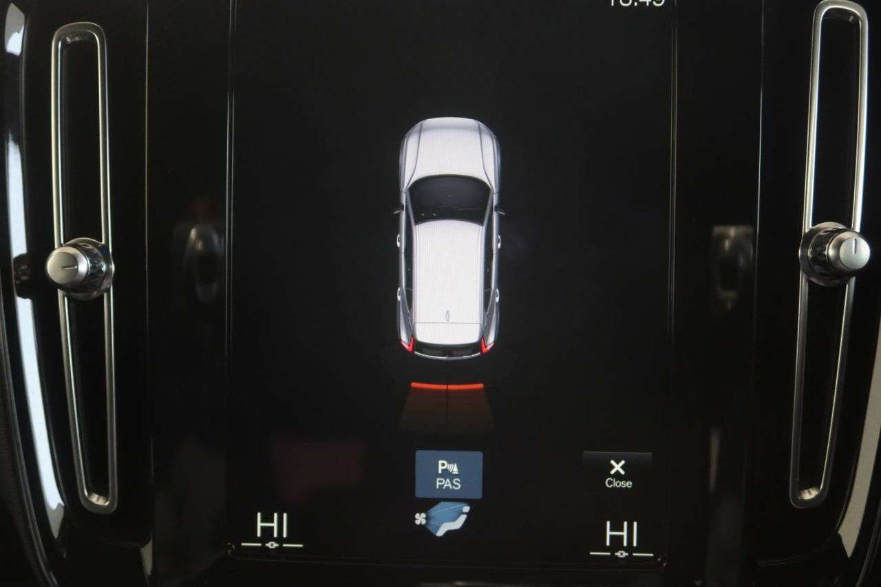 2020 VOLVO XC40 2020 VOLVO XC40